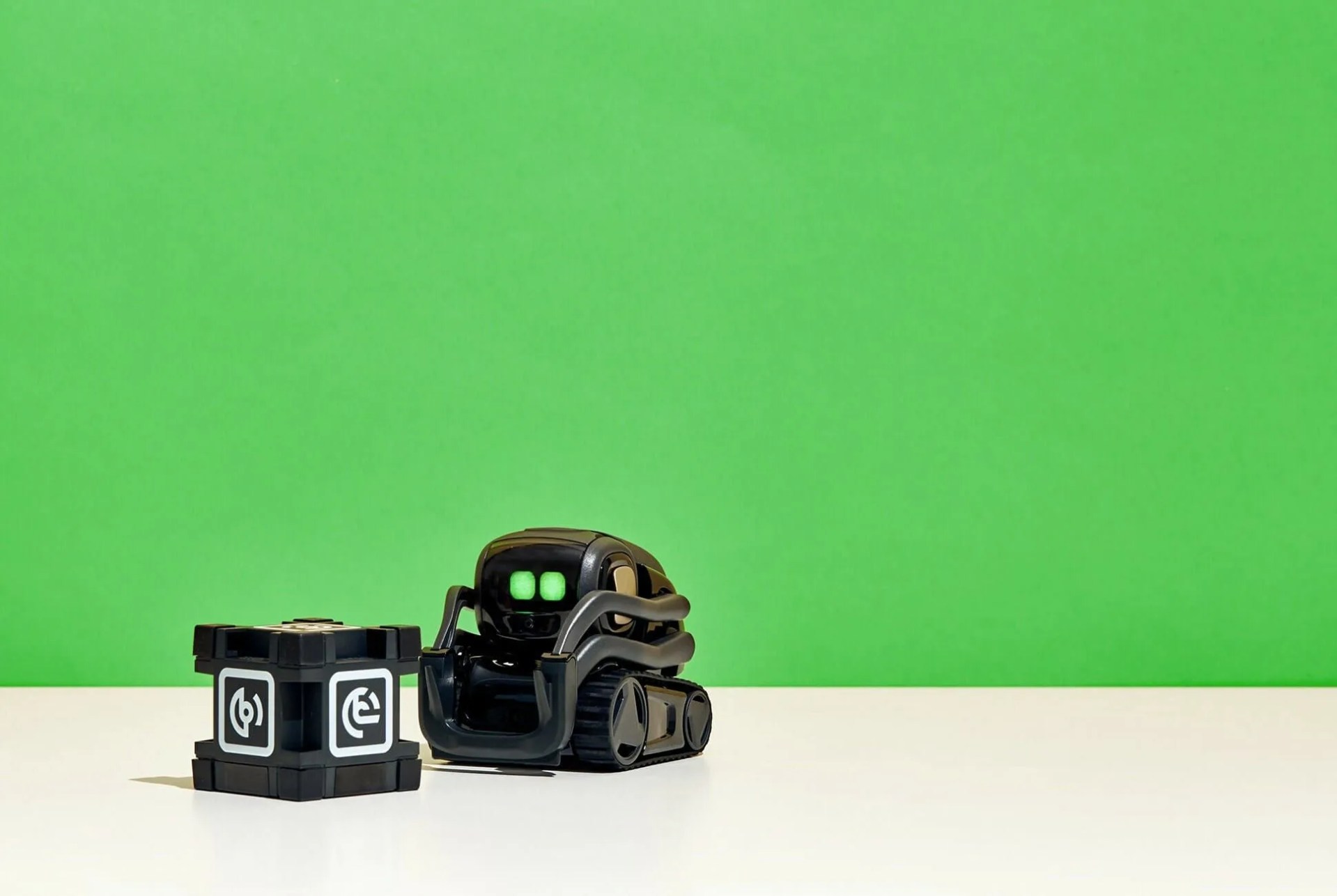 Anki-Vector-Sponsored-Revised-Gear-Patrol-Inline-1