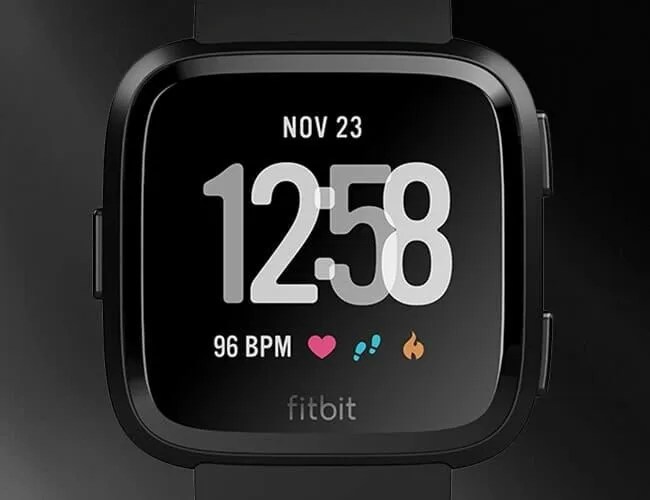 Black-Friday-Fitbit-Versa-gear-patrol-lead-feature