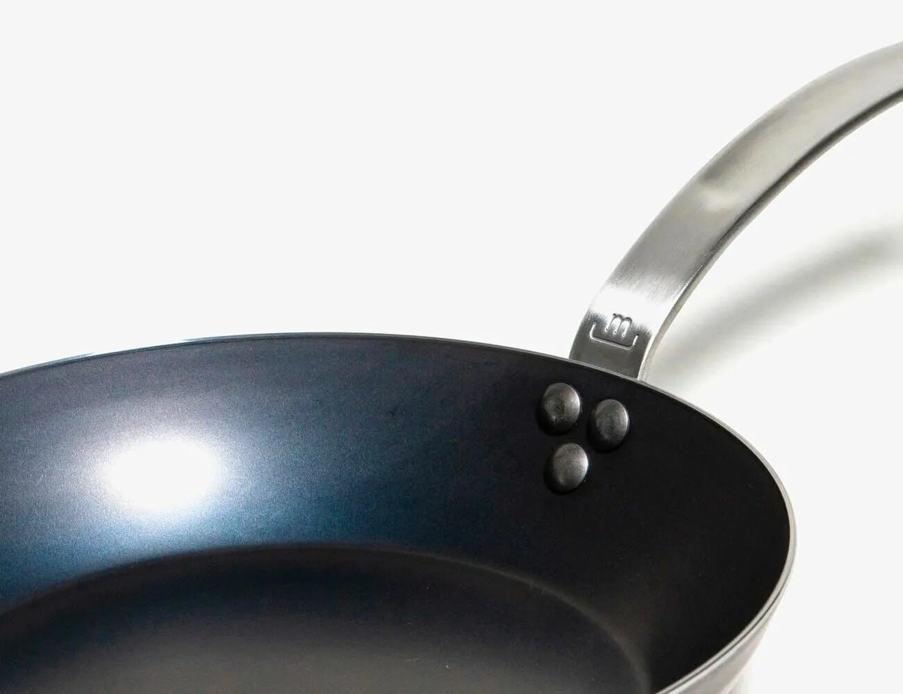 Blue-Carbon-Steel-Frying-Pan-gear-patrol-ambiance