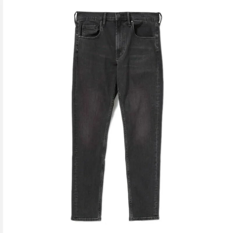 Everlane-Jeans-gear-patrol-athletic