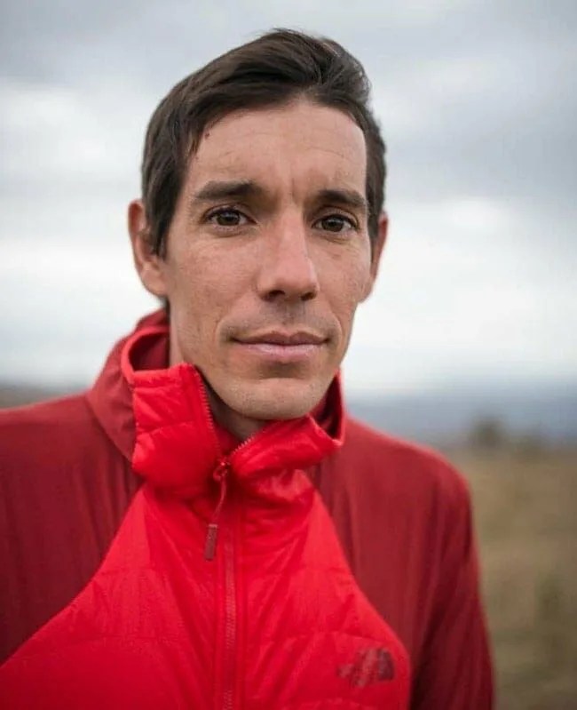 Honnold-Hangboard-Gear-Patrol-Ambiance