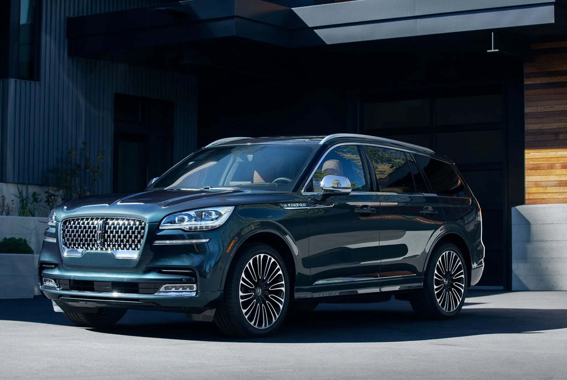 Lincoln-Aviator-2019-gear-patrol-slide-013