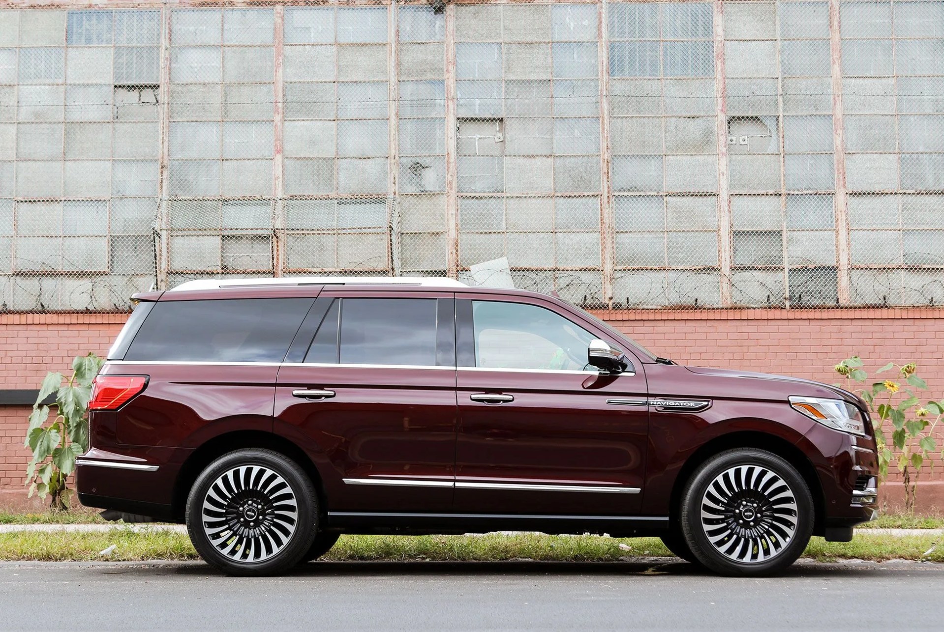 Lincoln-Navigator-gear-patrol-slide-16