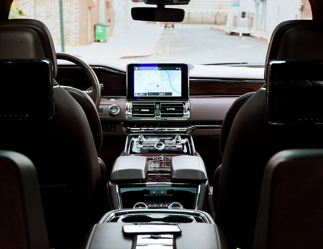 10-Best-Car-Interiors-gear-patrol-Lincoln-Navigator