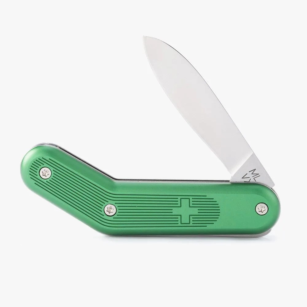 25-Perfect-Gifts-for-the-Adventurer-gear-patrol-Malvaux-Number-1-Knife