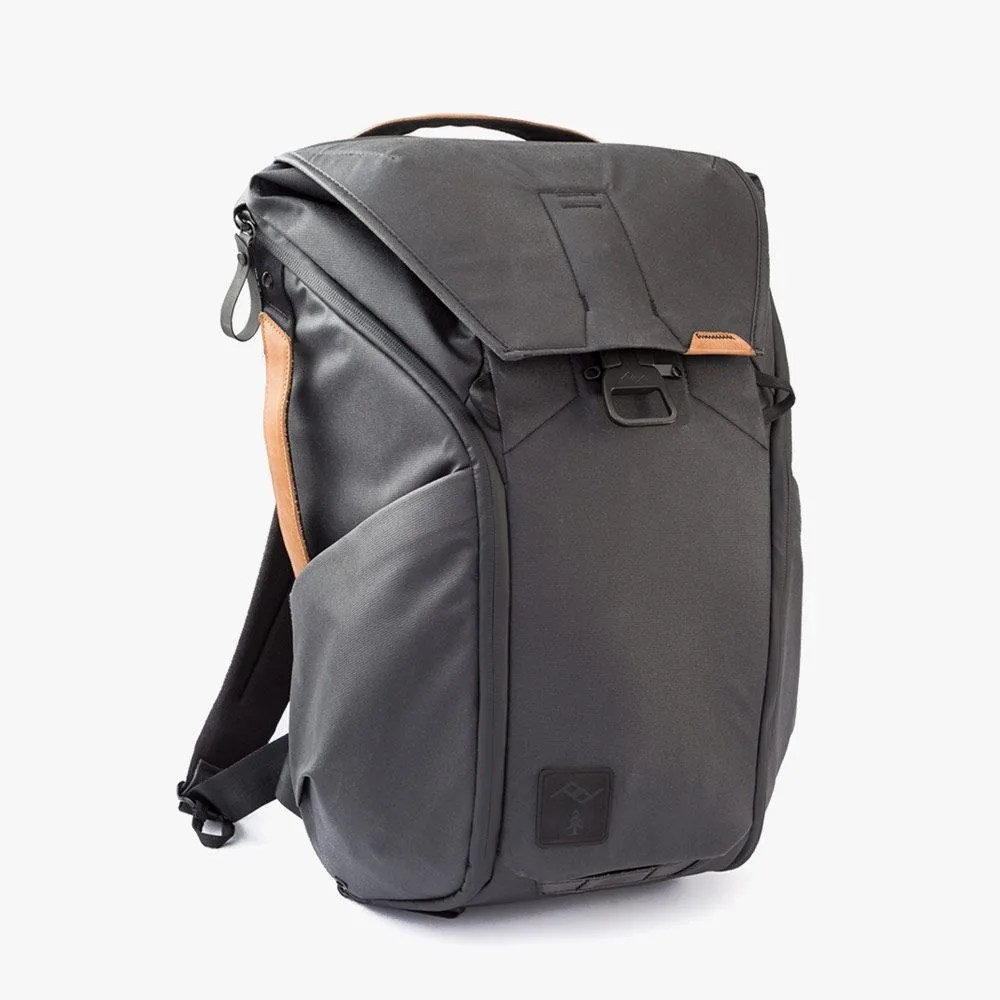 25-Perfect-Gifts-for-the-Adventurer-gear-patrol-Peak-Design-Everyday-Backpack