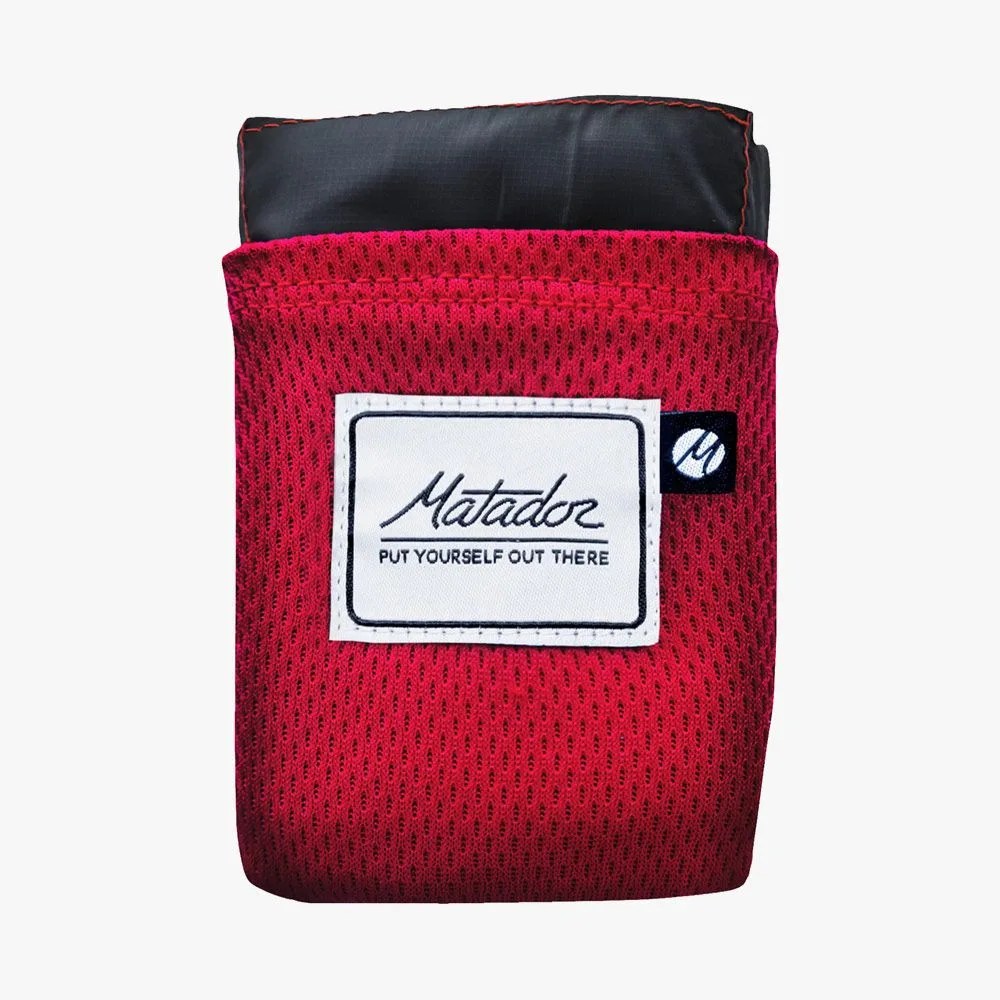 25-Perfect-Gifts-for-the-Adventurer-gear-patrol-matador-Matador-Pocket-Blanket-2.0-