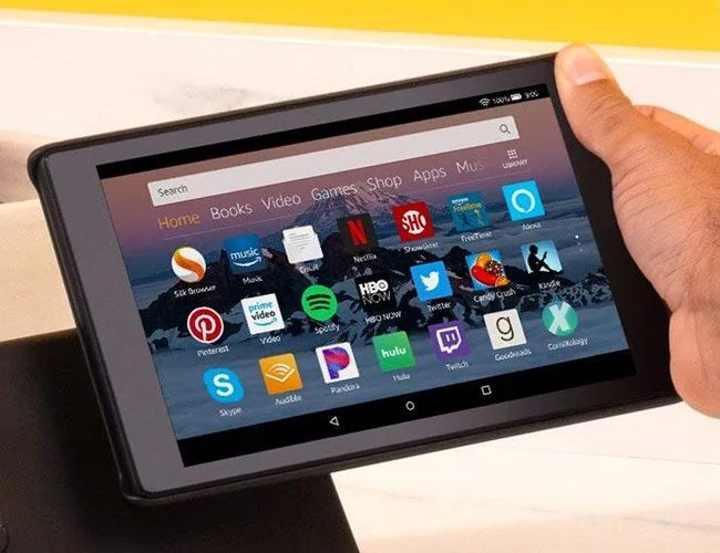 Amazon-Fire-HD-Charging-Dock-gear-patrol-lead-feature
