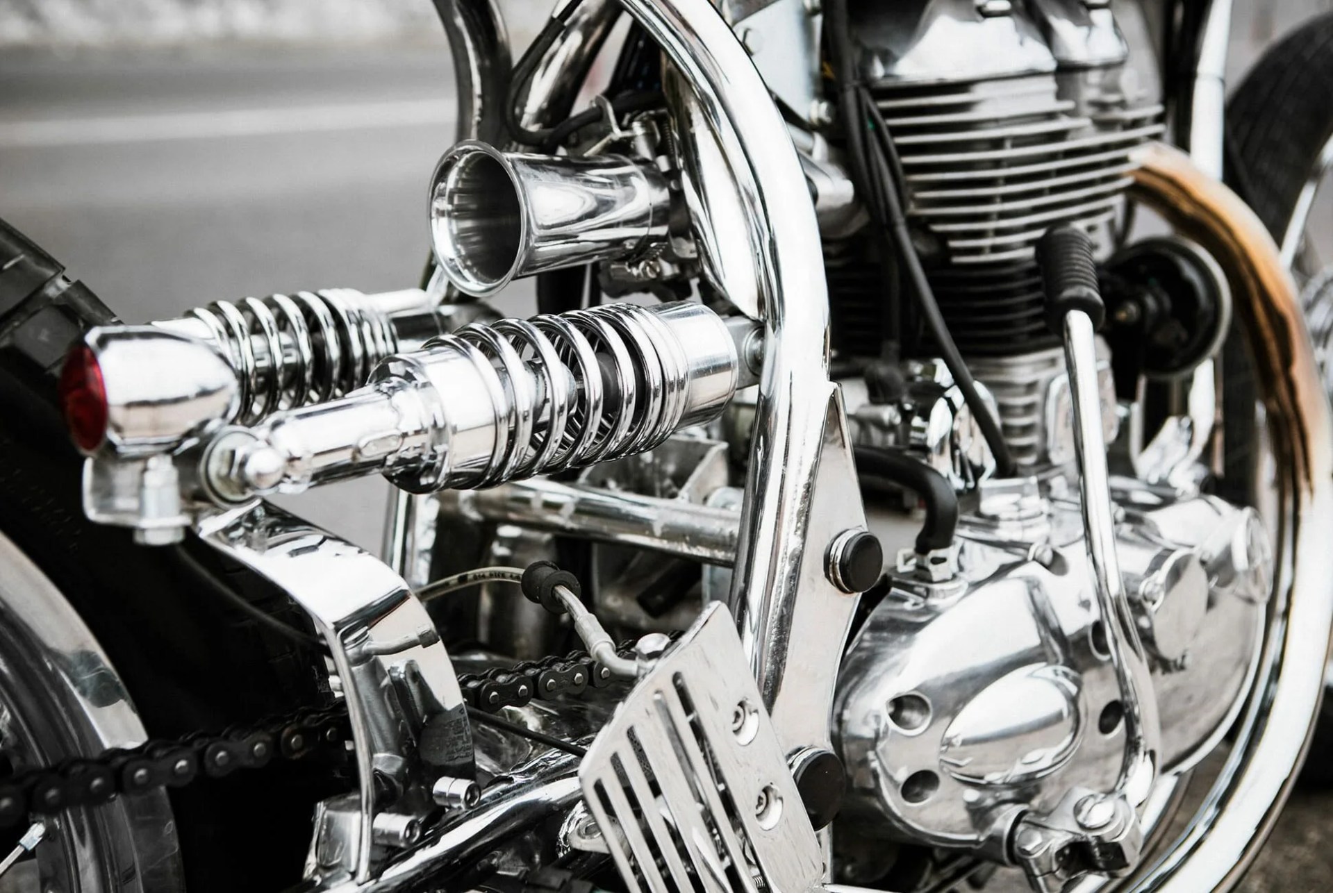 Bandit-9-Motorcycles-gear-patrol-ambiance-3