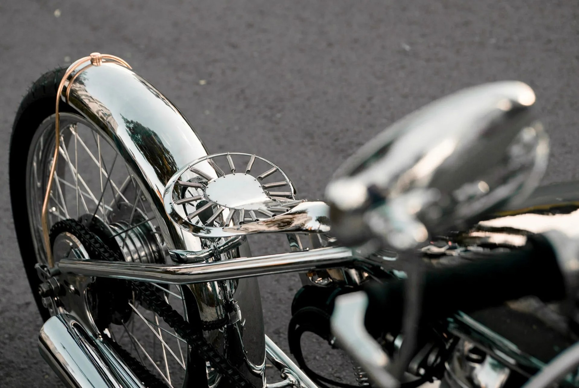 Bandit-9-Motorcycles-gear-patrol-ambiance-7