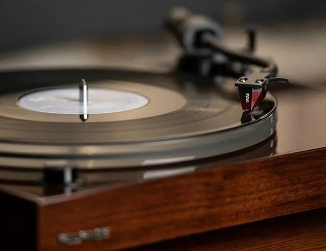 Best-All-In-One-Turntables-gear-patrol-lead-feature