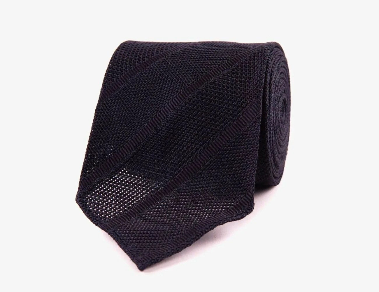 Best-Gifts-For-Entrepreneurs-Gear-Patrol-Drakes-tie