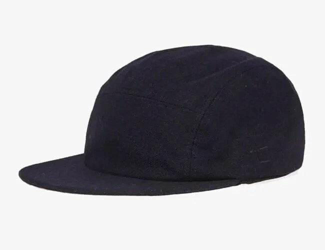 Best-Gifts-for-Business-Travelers-gear-patrol-hat