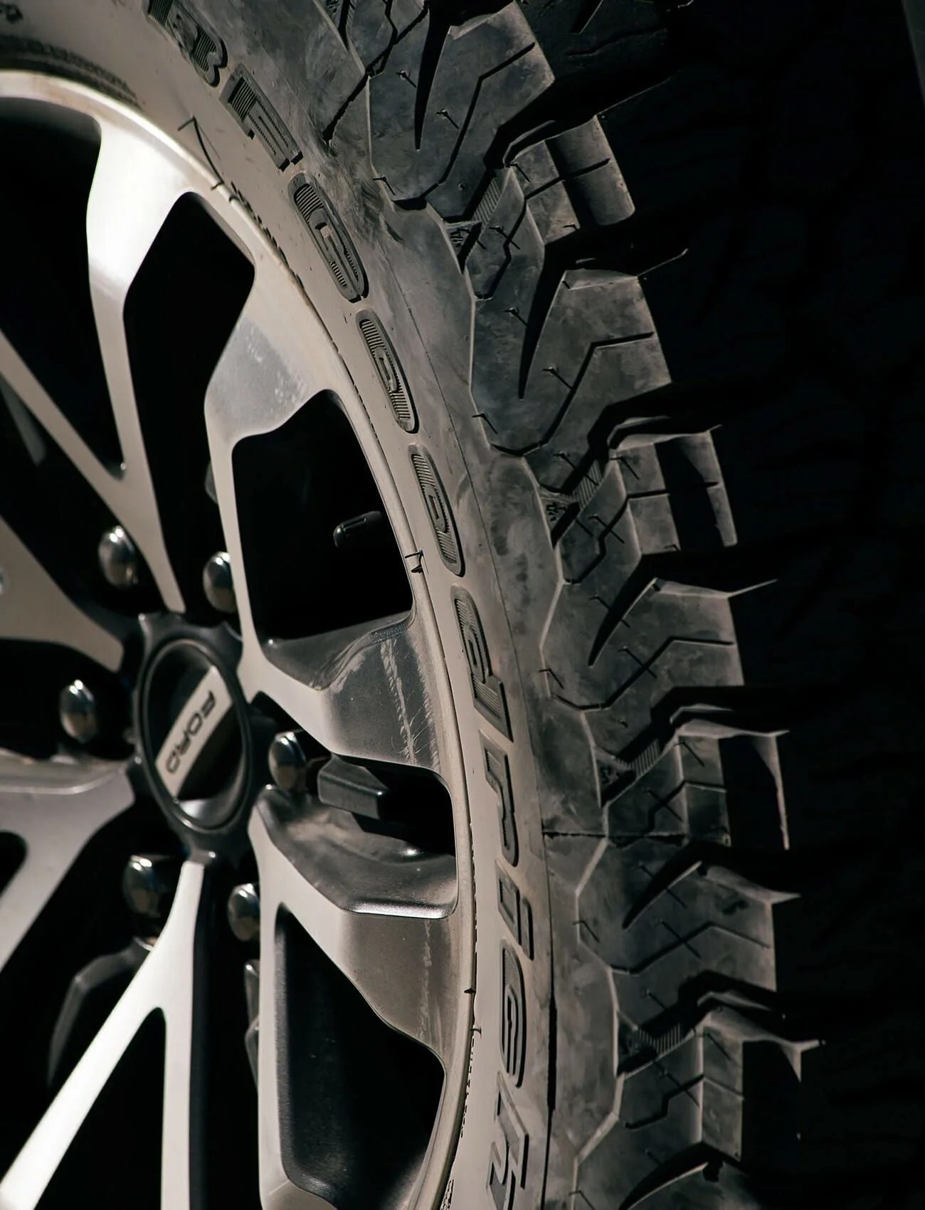 Ford-F150-Raptor-gear-patrol-ambiance-2