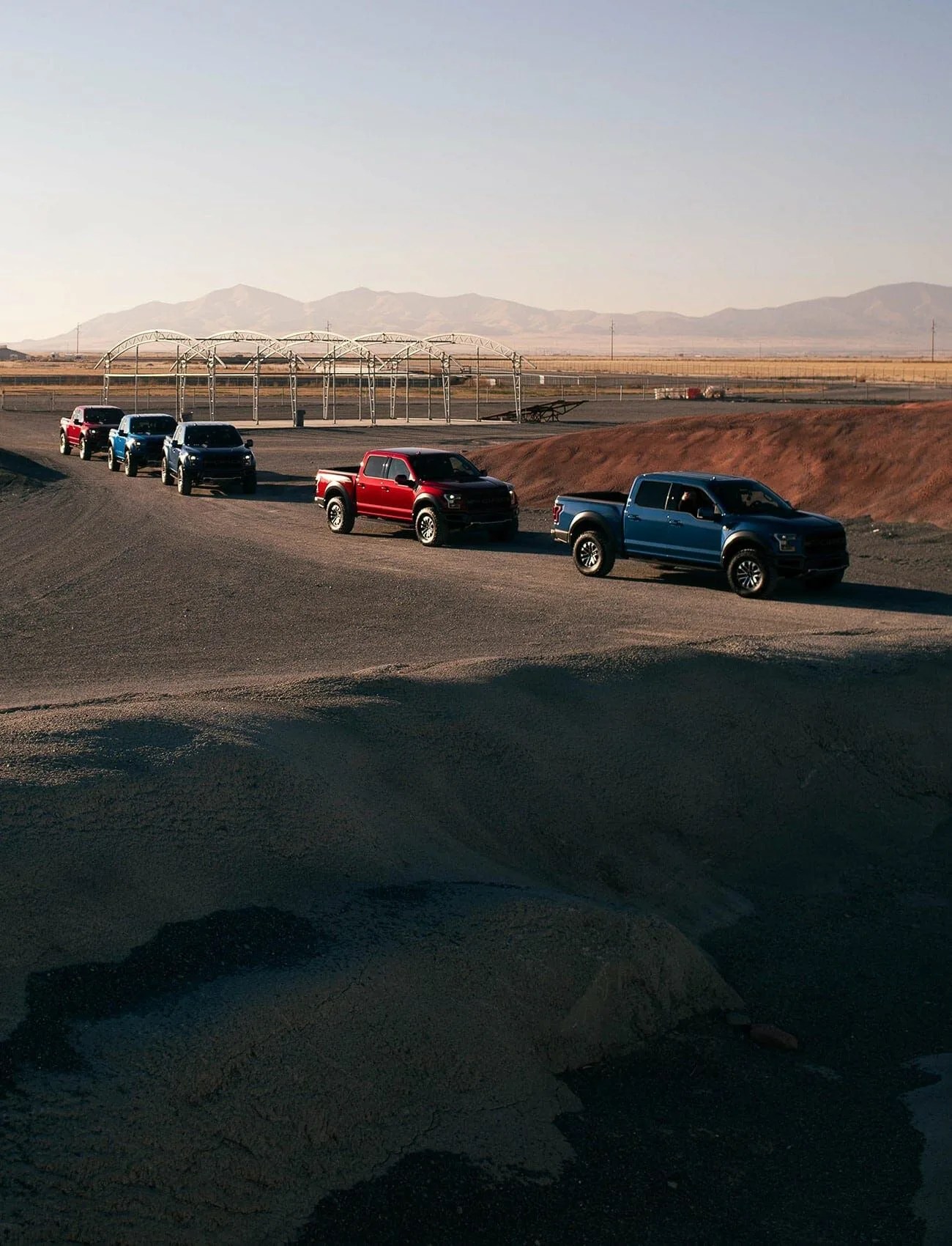 Ford-F150-Raptor-gear-patrol-ambiance