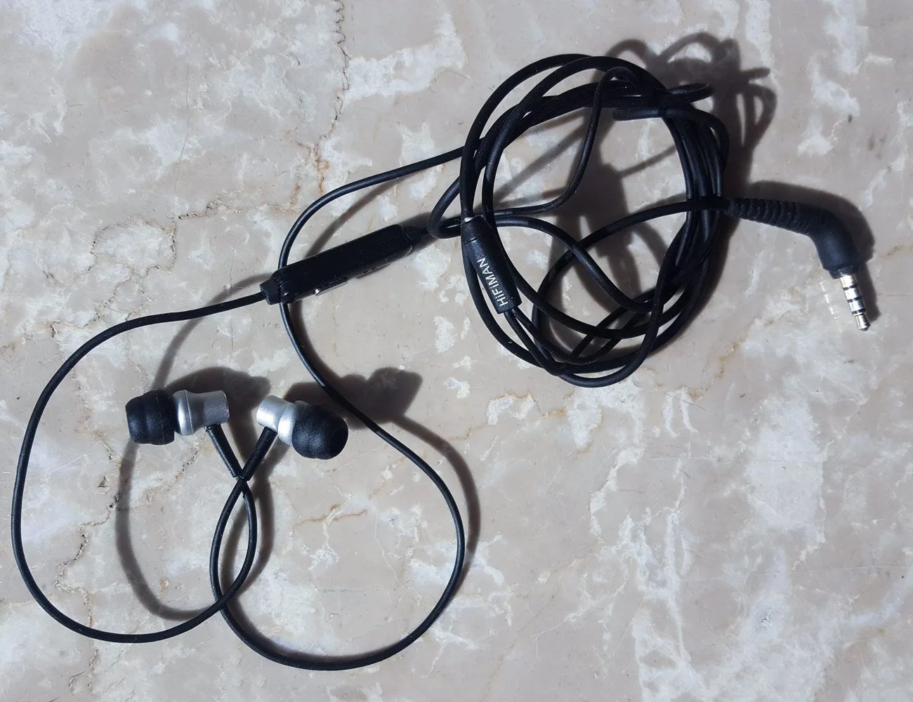 Headphone-Reader-Survey-gear-patrol-Max-Thibault
