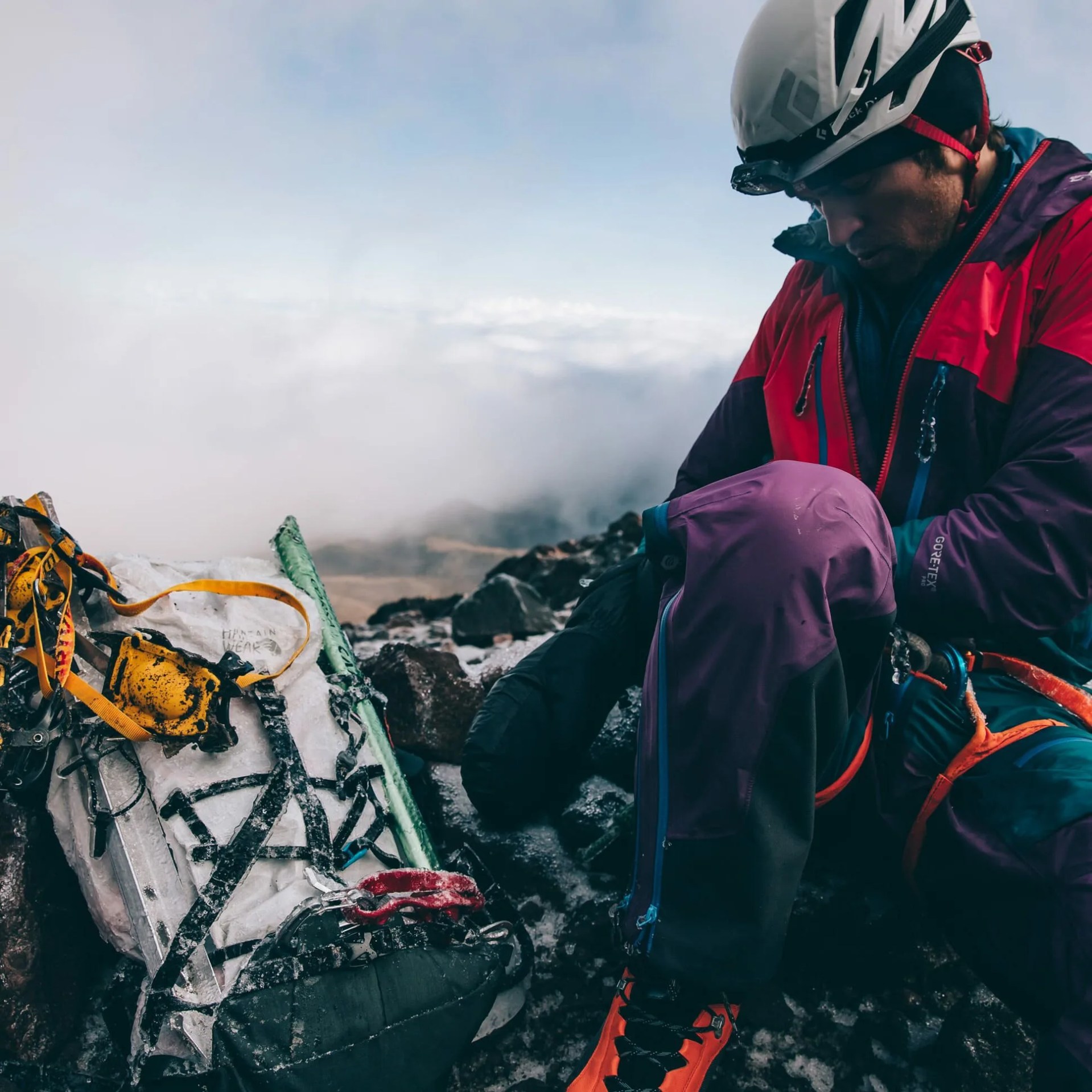 Mountain-Hardwear-Gore-Tex-Gear-Patrol-Ambiance-1