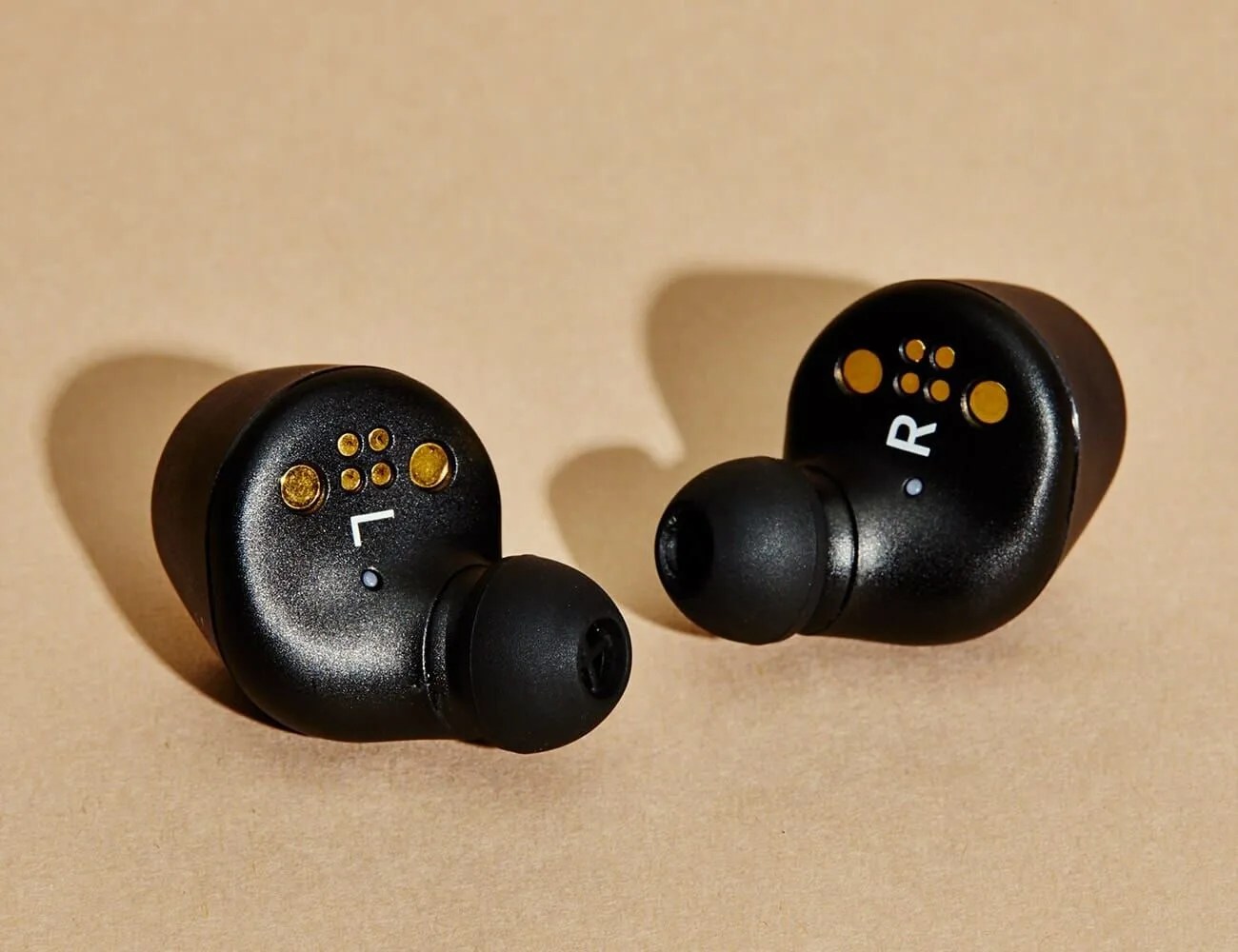 Sennheiser-Momentum-True-Gear-Patrol-Inline-2