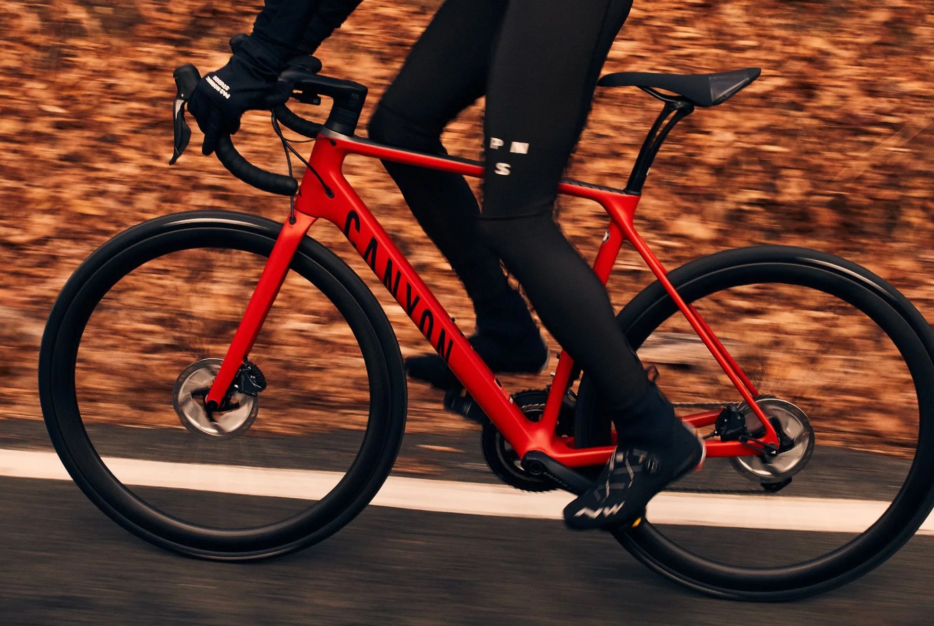 The-3-Best-Winter-Cycling-Kits-of-2019-gear-patrol-012