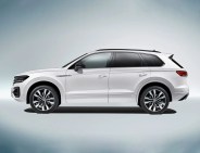 VW-Toureg-R-Line-gear-patrol-full-featured