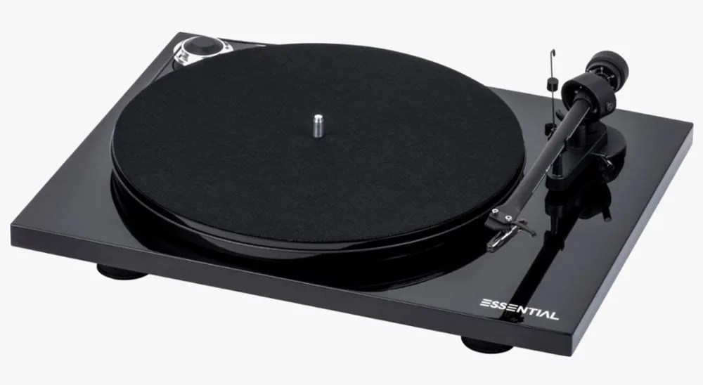best-gifts-for-techie-gear-patrol-record-player