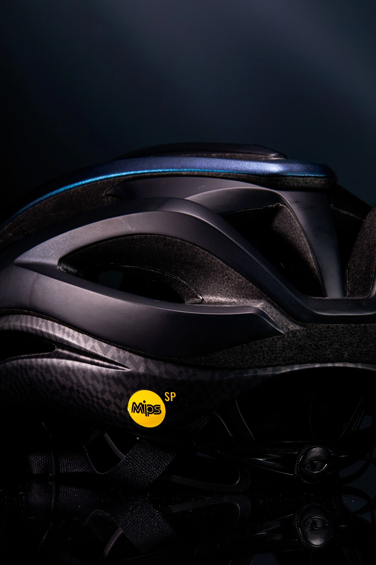 black giro mips bike helpet