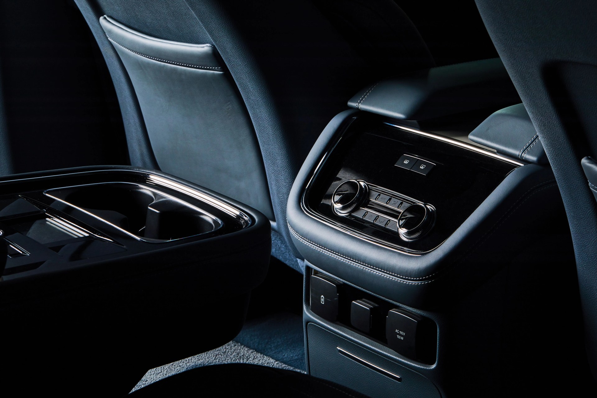 interior of a lincoln navigator