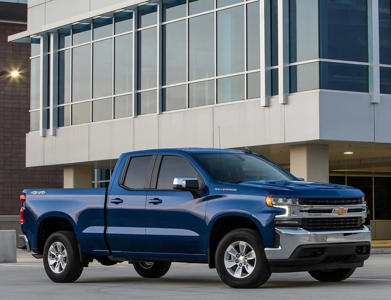 Chevrolet-Silverado-4-Cylinder-gear-patrol-ambiance-2