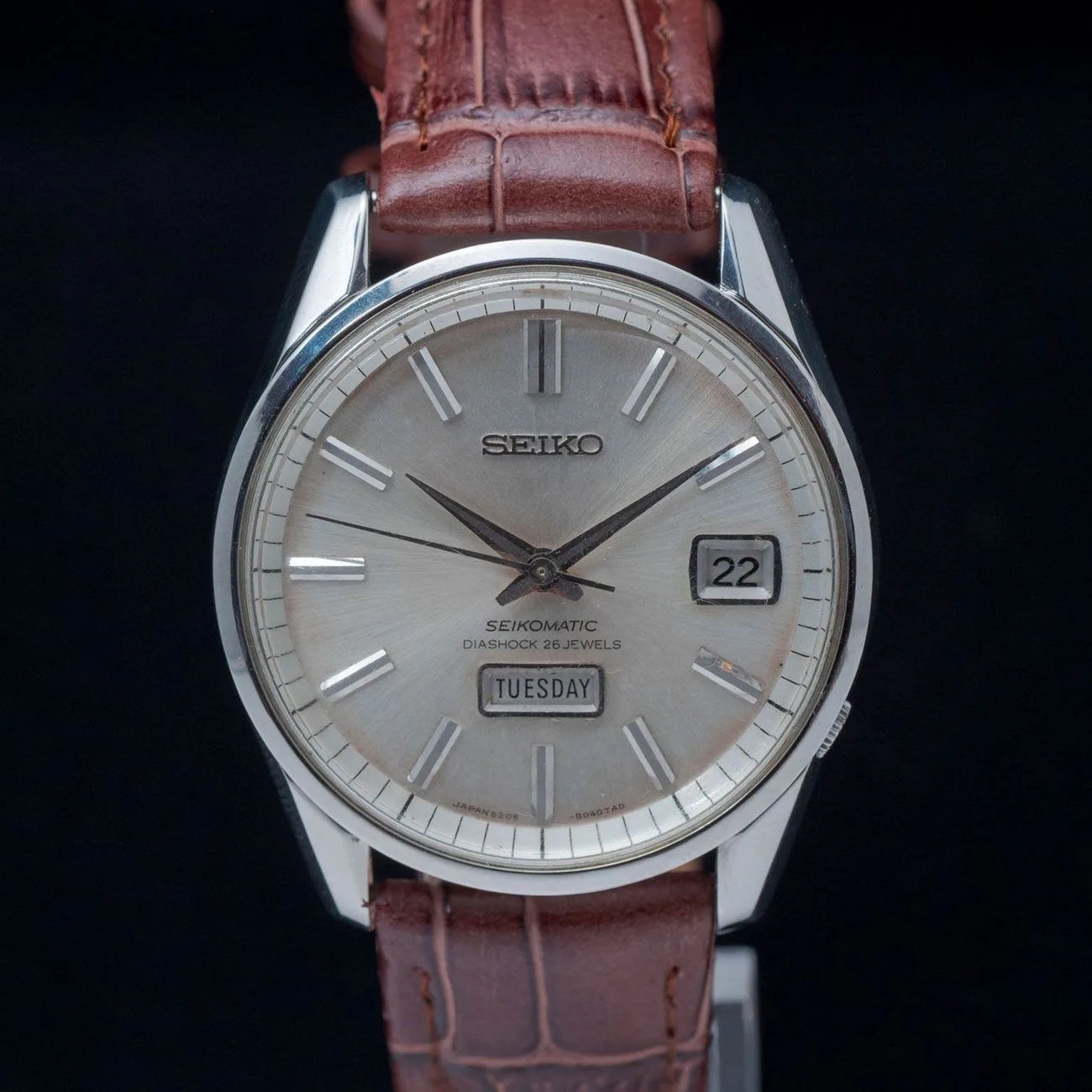 Found-3-Vintage-Seikos-Under-1K-gear-patrol-Seiko-Automatic-Weekdater-6206-8040