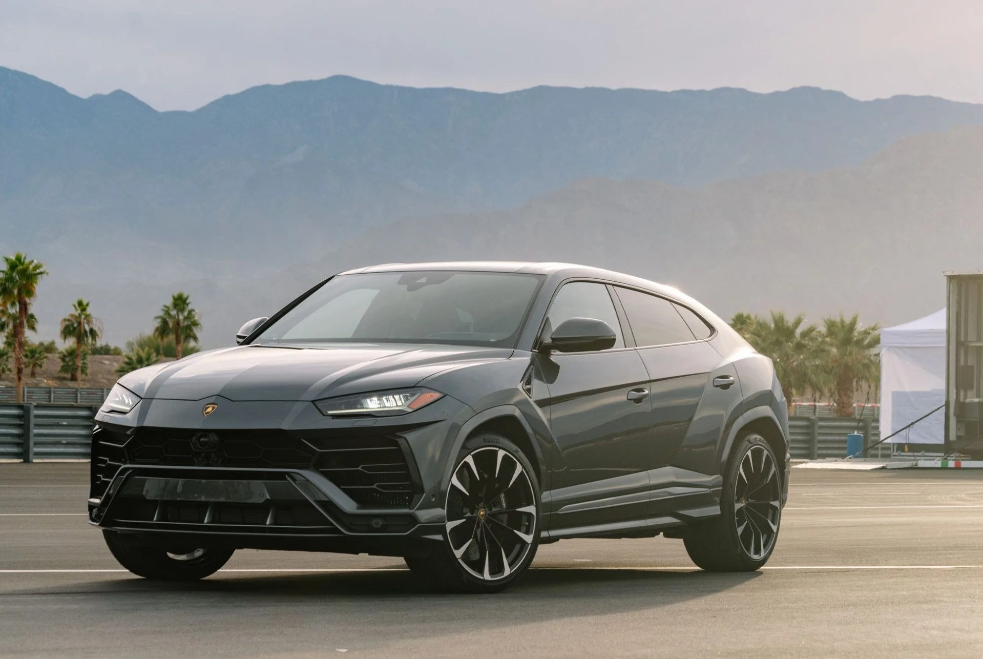 Lamborghini-Urus-Gear-Patrol-slide-1