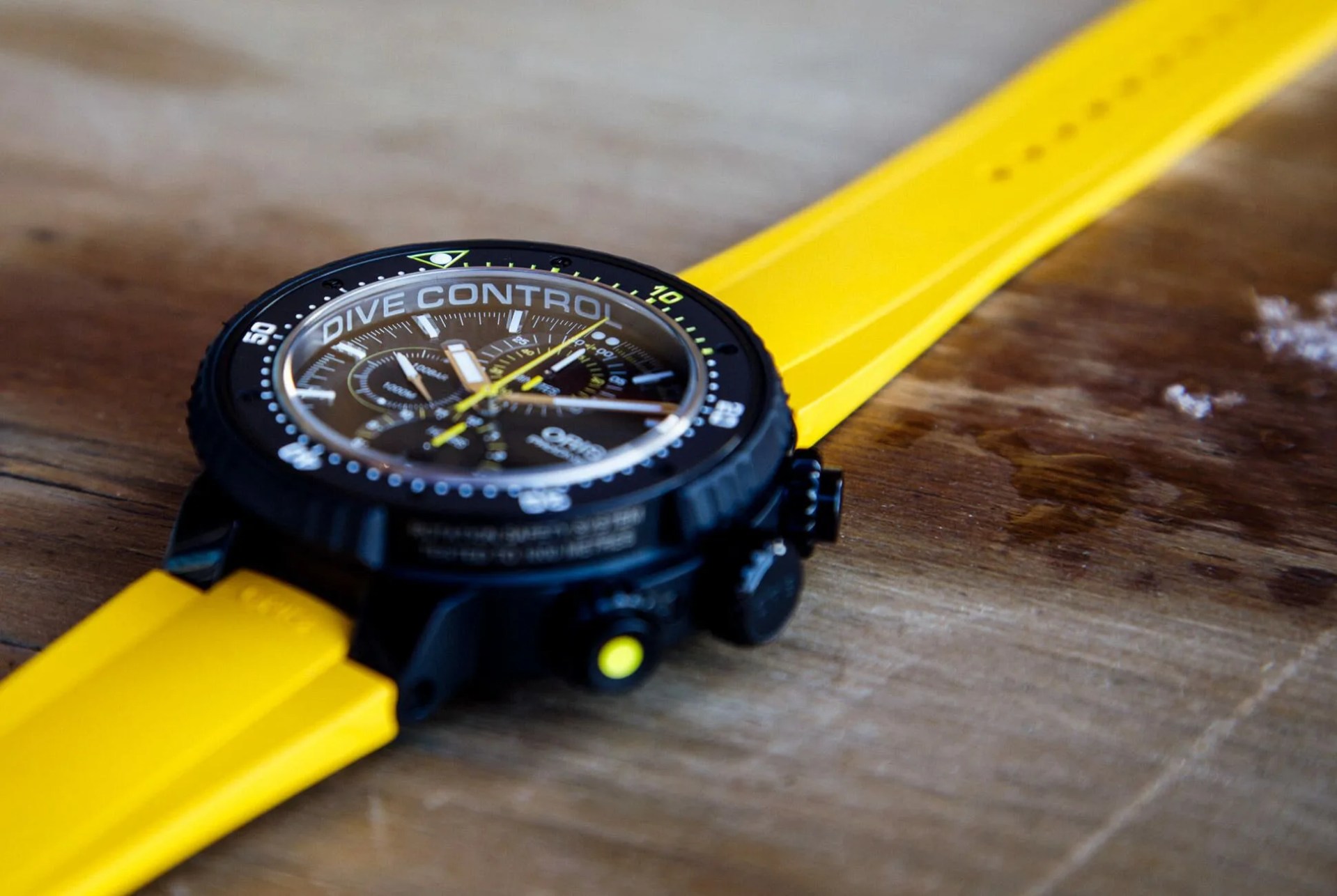 Oris-ProDive-Control-Gear-Patrol-Slide-5