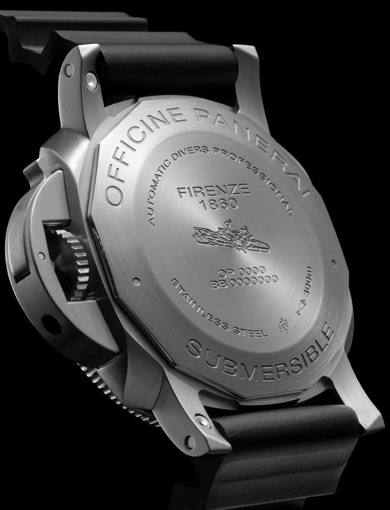 SIHH-2019-Panerai-Submersible-PAM00683-gear-patrol-ambiance-3