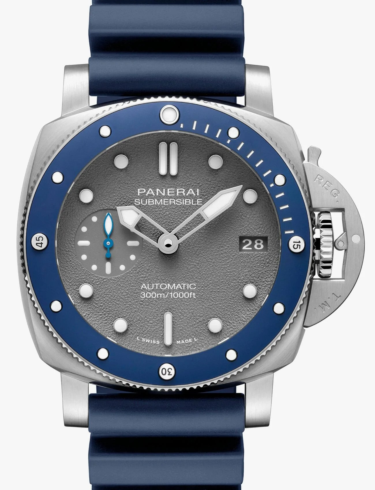 SIHH-2019-Panerai-Submersible-PAM00683-gear-patrol-ambiance-959