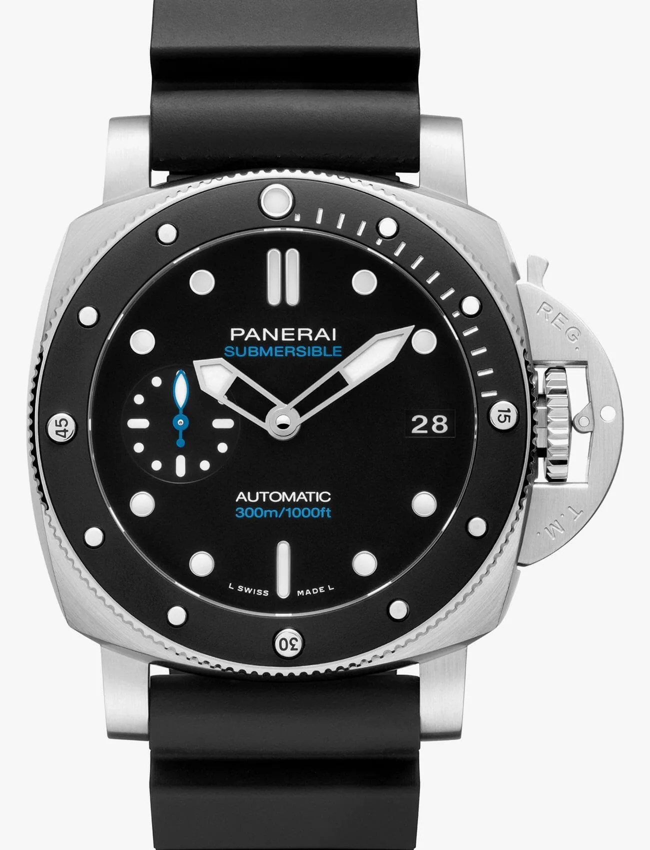 SIHH-2019-Panerai-Submersible-PAM00683-gear-patrol-ambiance