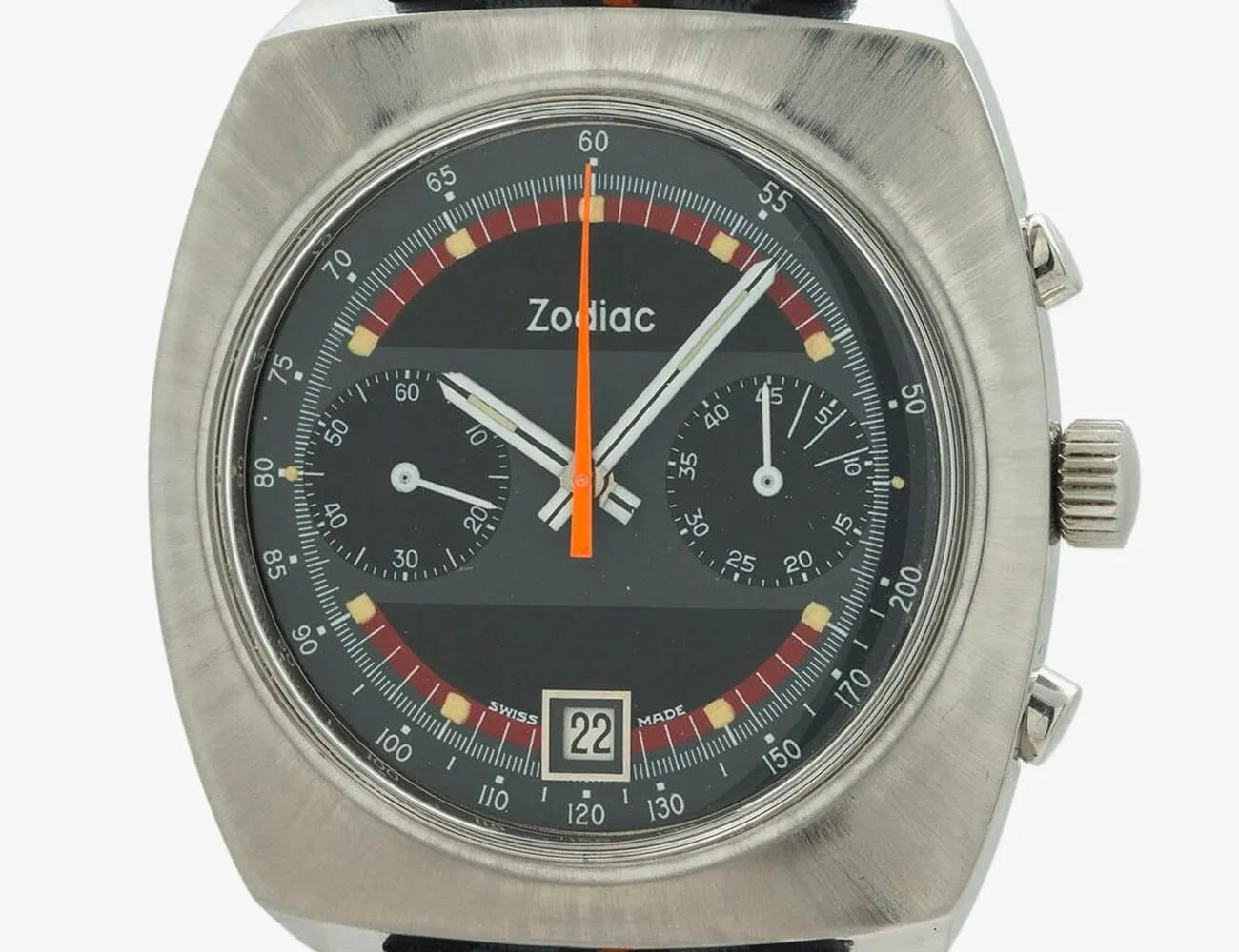 3-Cushion-Shaped-Vintage-Chronograph-Watches-gear-patrol-Zodiac-Chronograph-70s