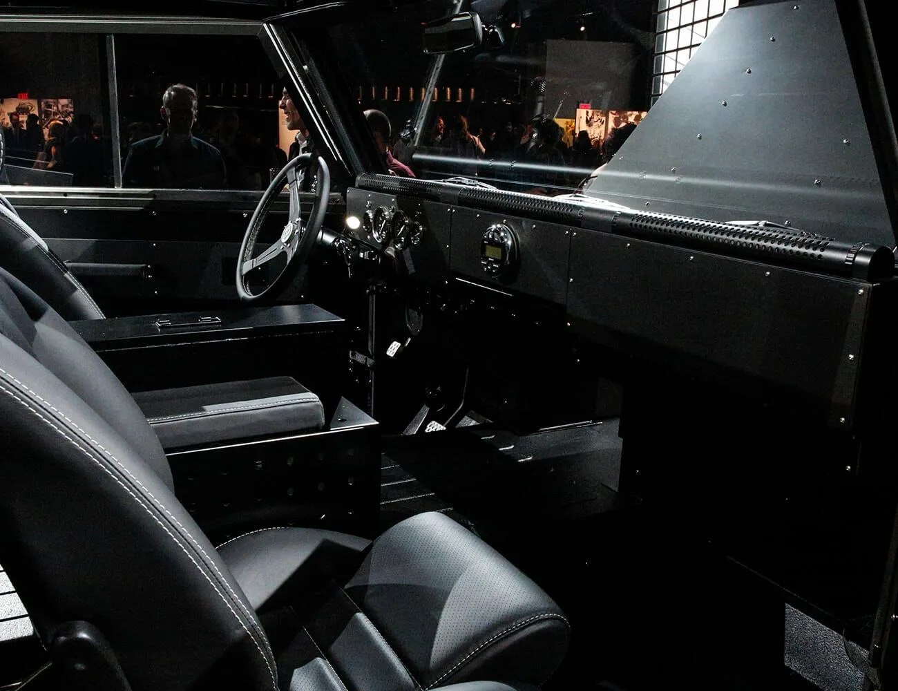 Bollinger-Motors-4×4-gear-patrol-ambiance-2