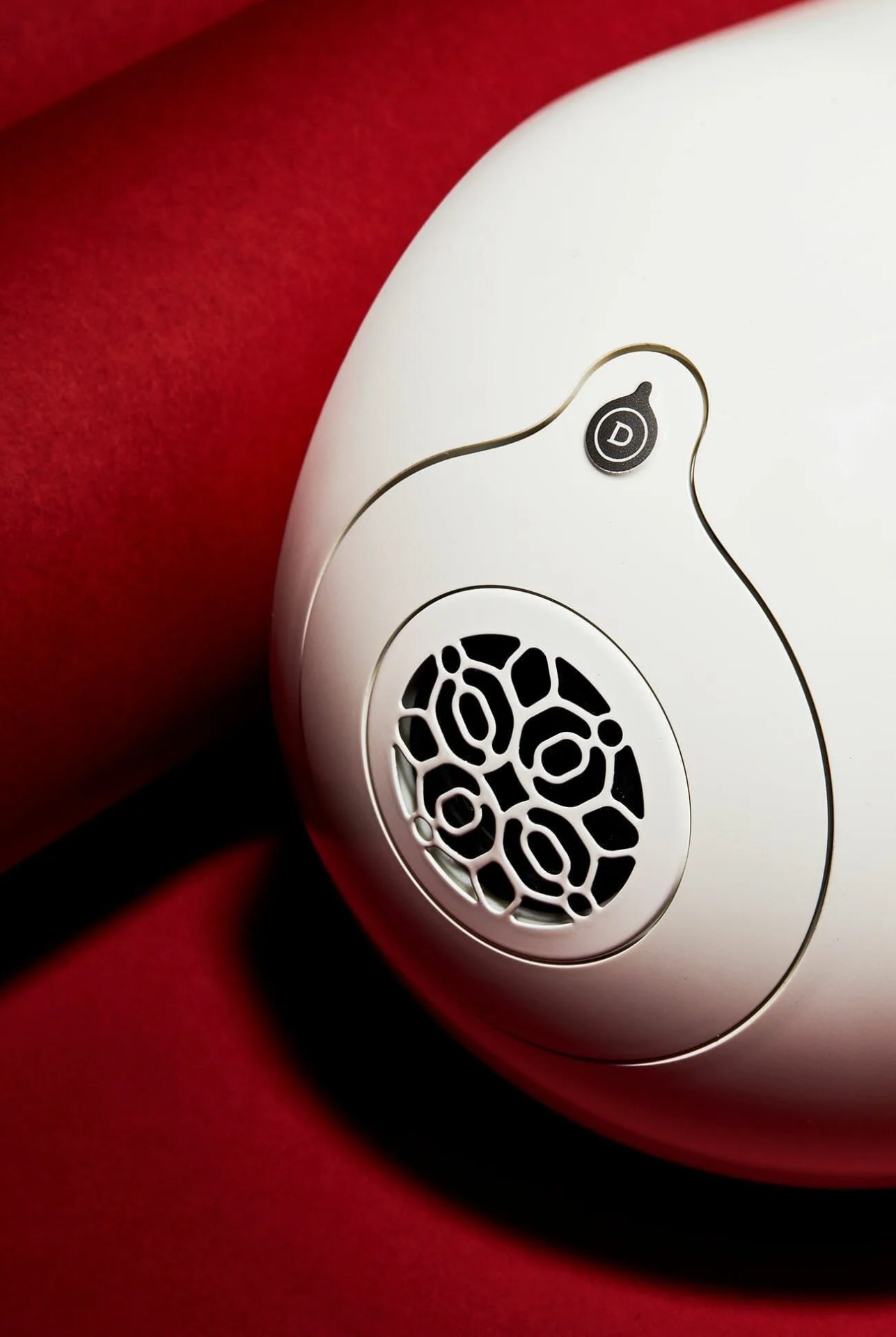 Devialet-Phantom-Reactor-gear-patrol-body-03
