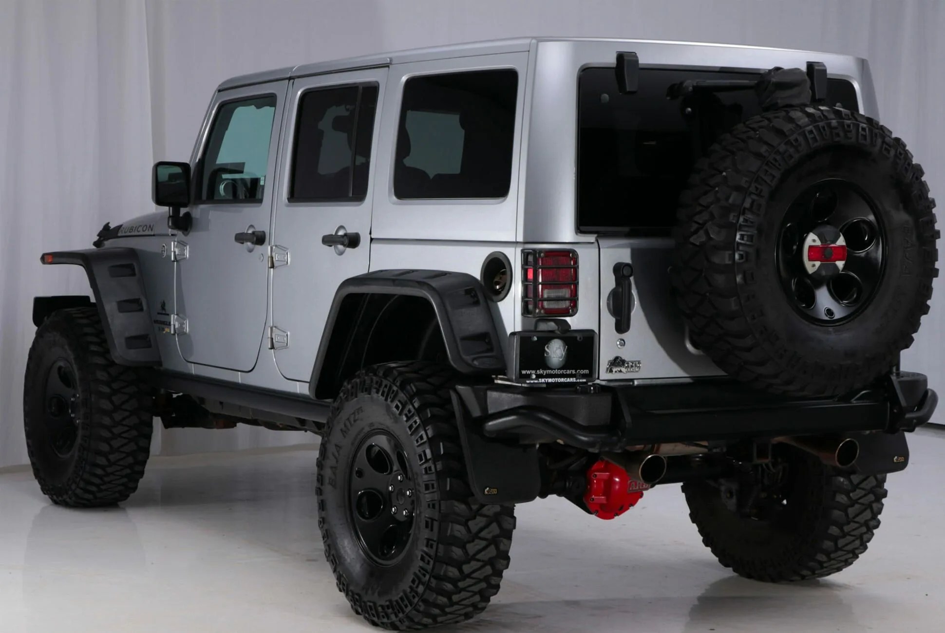 Jeep-Wrangler-Rubicon-V8-gear-patrol-slide-2