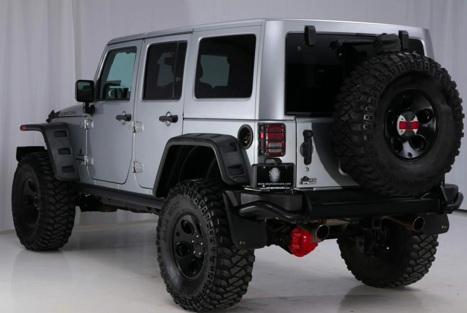 Jeep-Wrangler-Rubicon-V8-gear-patrol-slide-2