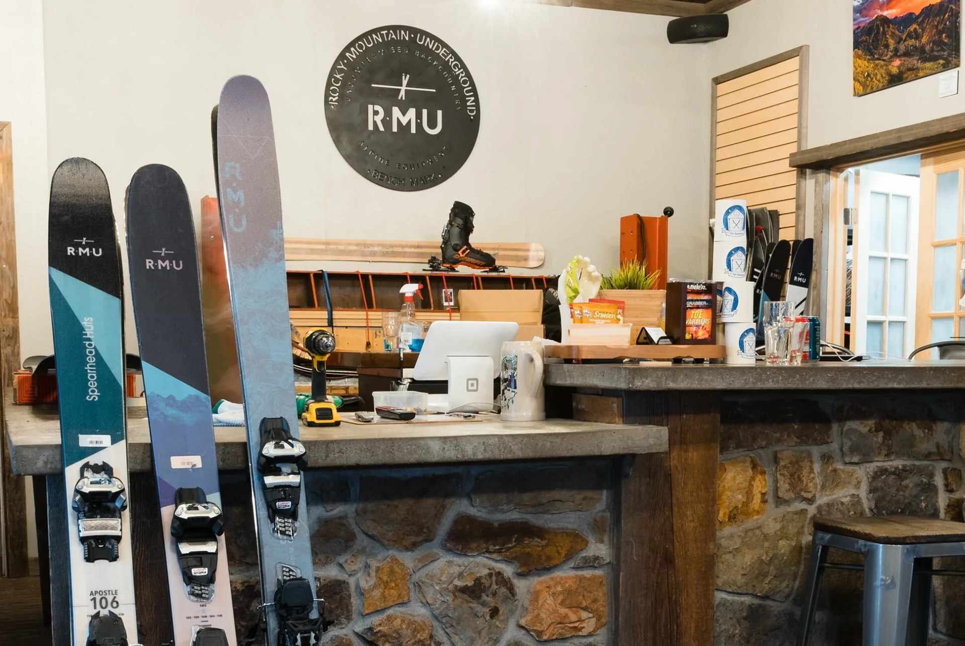best-ski-shops-in-america-gear-patrol-full-lead