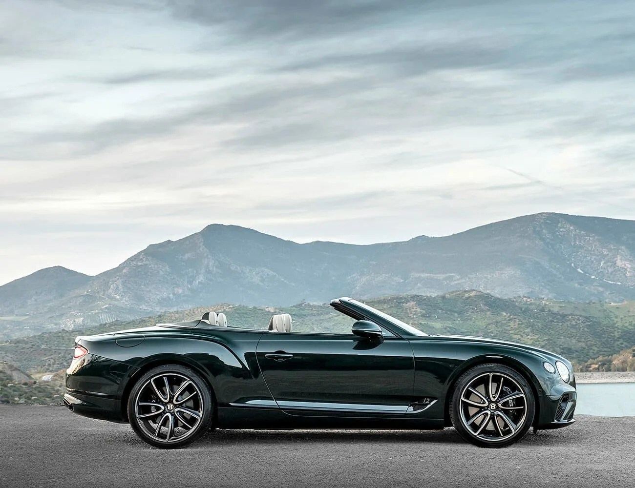 Bentley-Continental-GTC-Review-gear-patrol-ambiance-2
