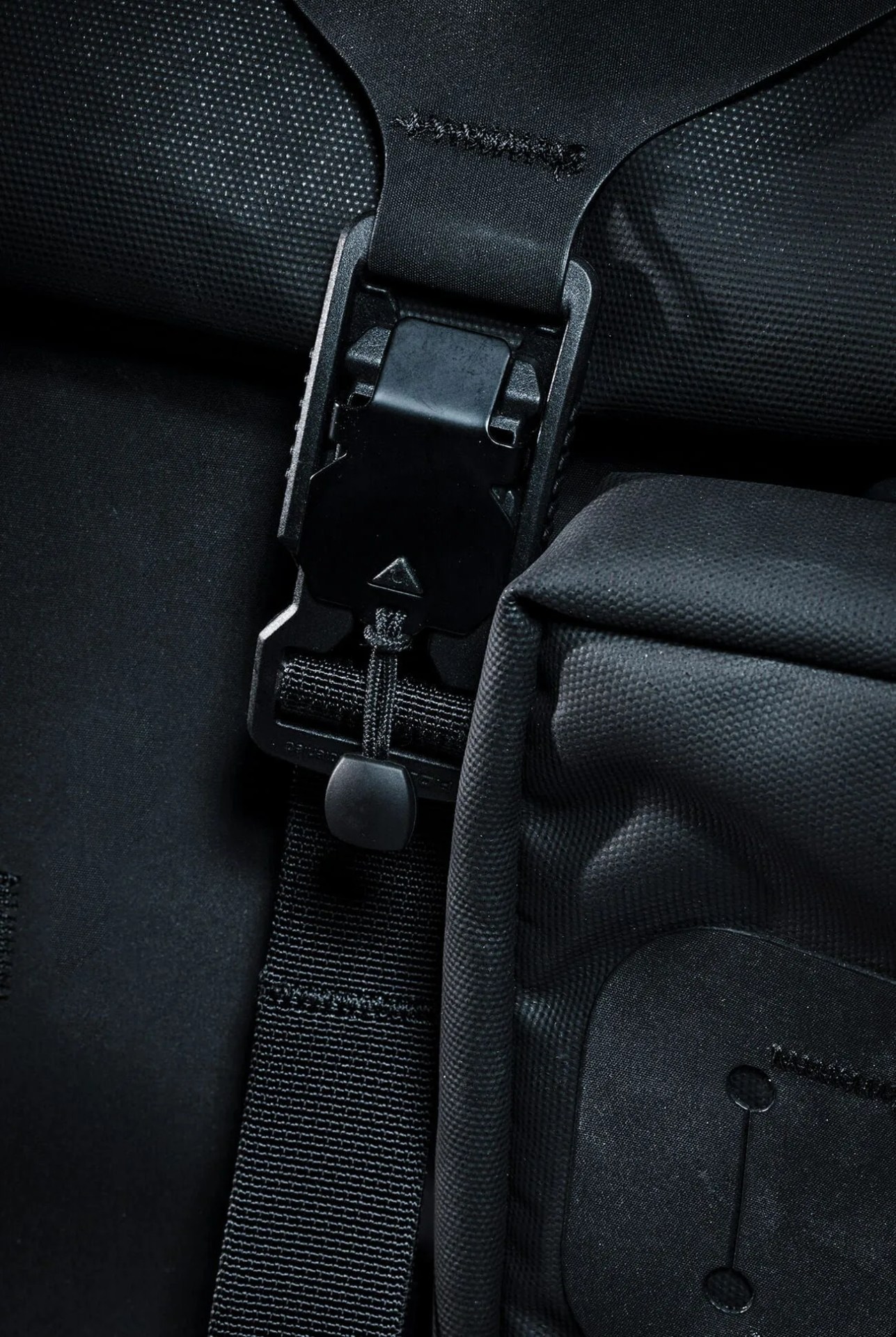 Black-Ember-WPRT-Backpack-gear-patrol-body-03