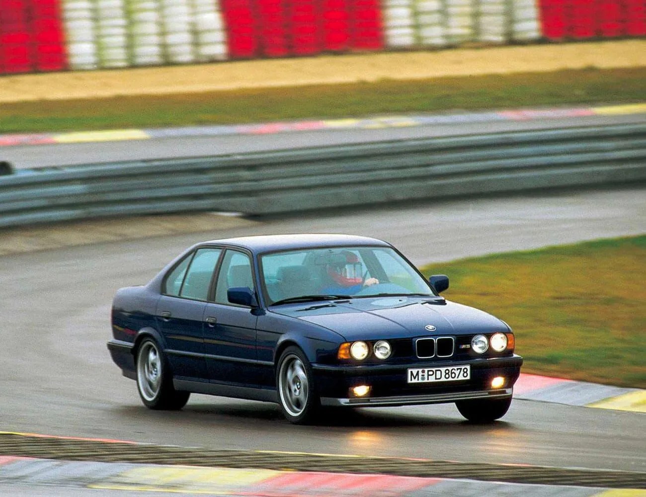 E34-BMW-M5-gear-patrol-ambiance-1