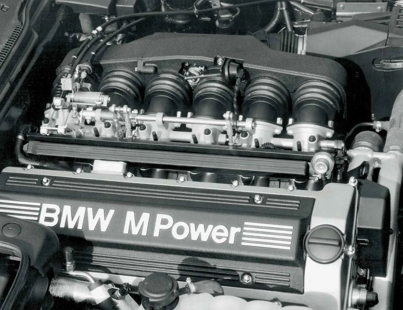 E34-BMW-M5-gear-patrol-ambiance-2-v2