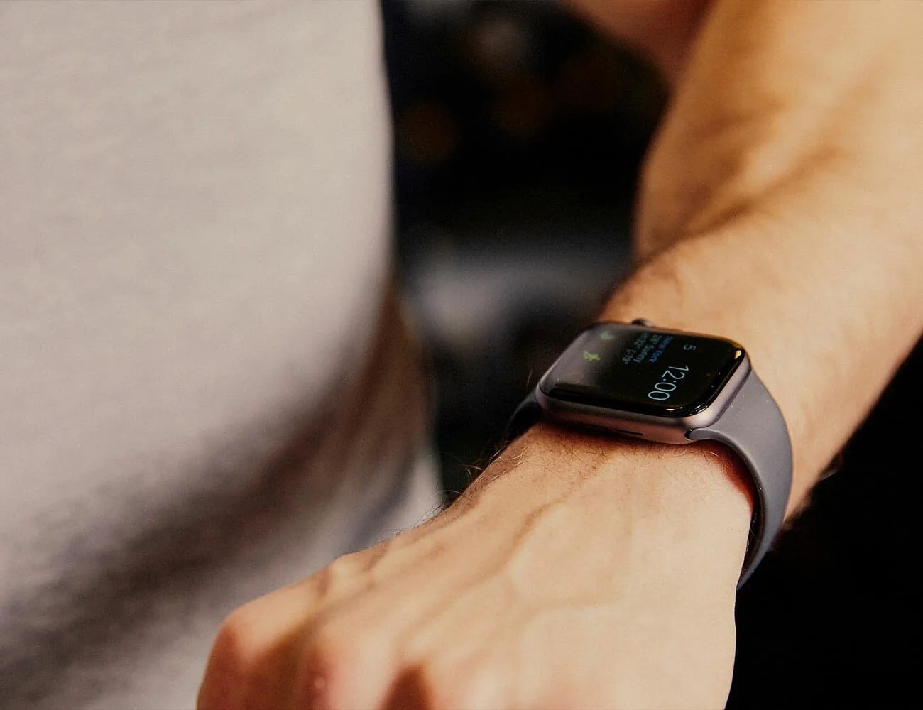 How-Three-Personal-Trainers-Dress-for-the-Gym-Gear-Patrol-mat-apple-watch