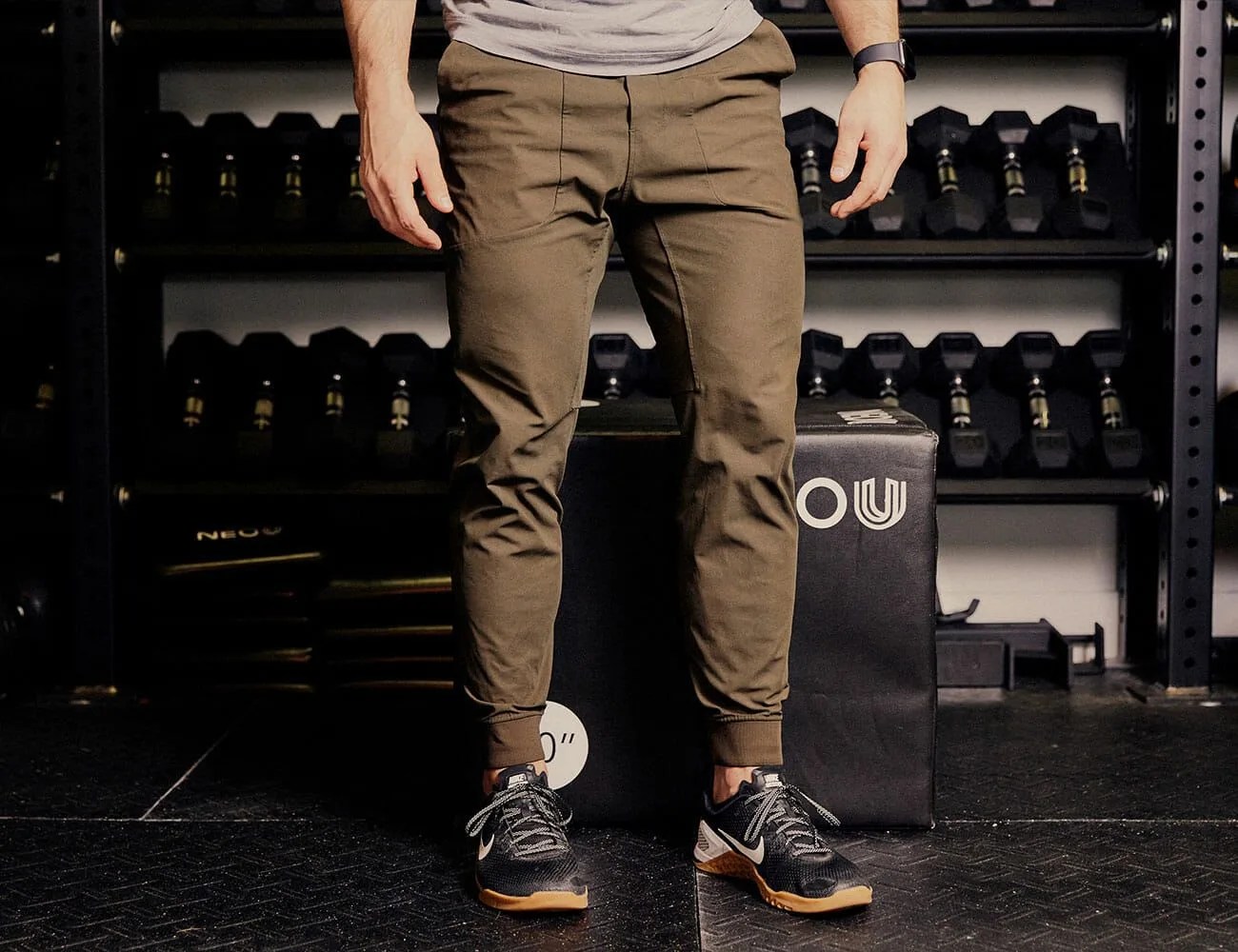 How-Three-Personal-Trainers-Dress-for-the-Gym-Gear-Patrol-mat-jogger