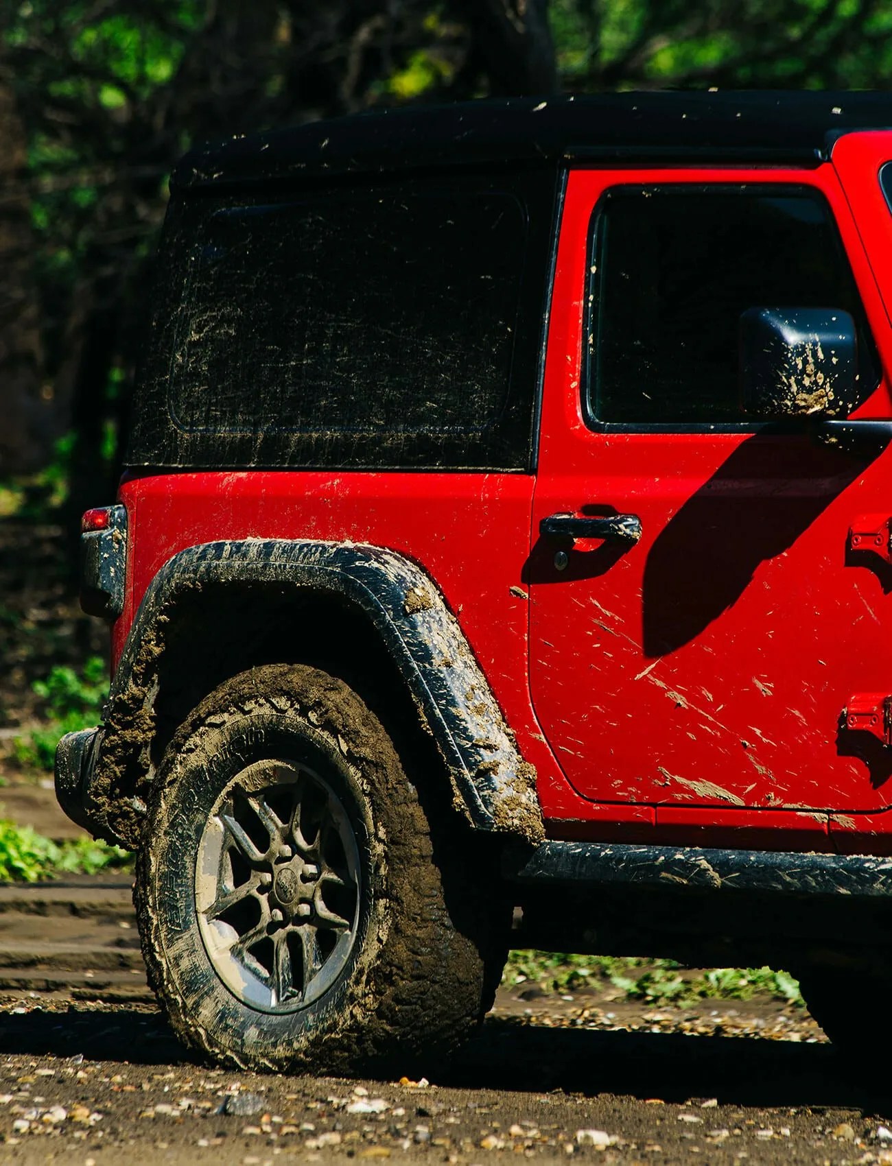Jeep-Wrangler-2-0-Turbo-gear-patrol-ambiance-2