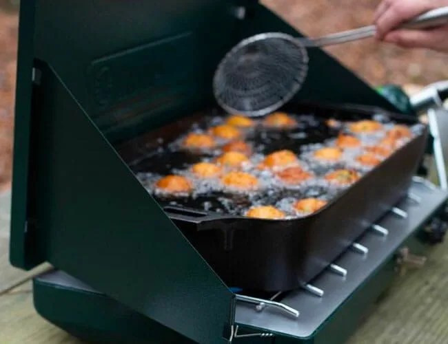 Lodge-Fish-Pan-Gear-Patrol-Feature