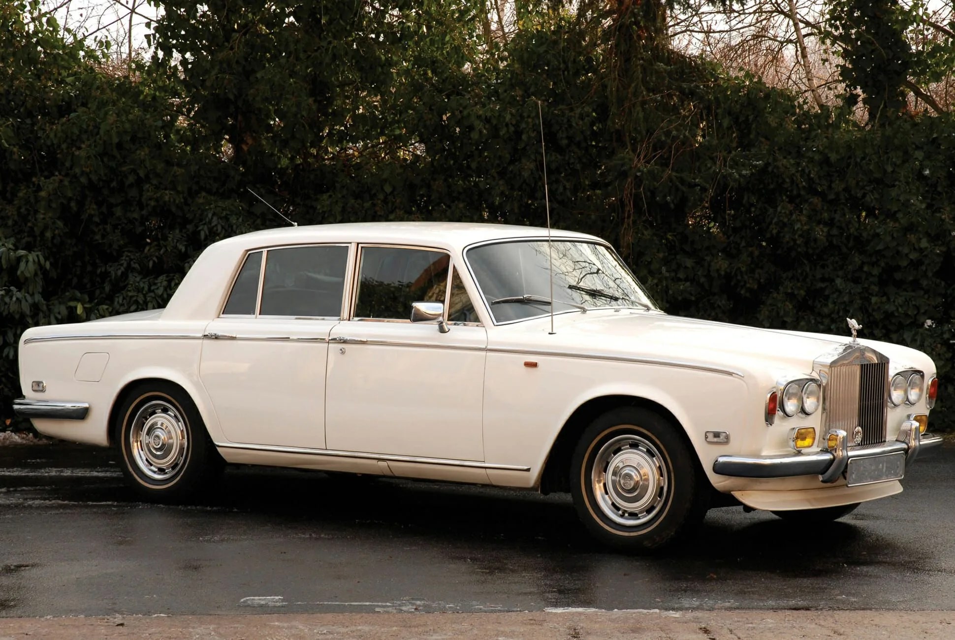 Now-Is-the-Time-to-Buy-a-Vintage-Rolls-Royce-Silver-Shadow-gear-patrol-lead-full
