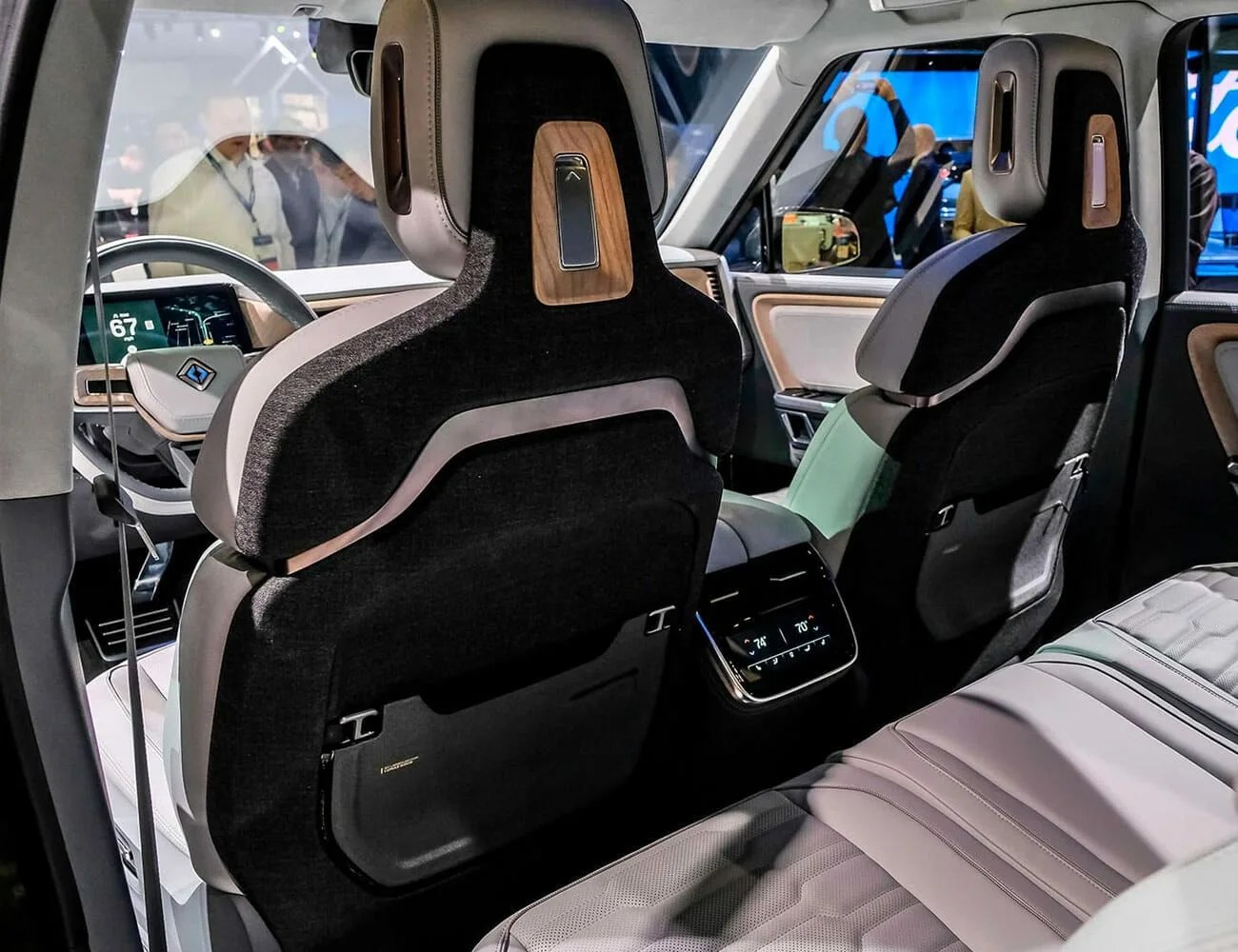 Rivian-Profile-gear-patrol-ambiance-3